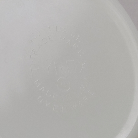 Vtg Pyrex 402 Butterfly Gold Cinderella Bowl - Picture 8 of 12